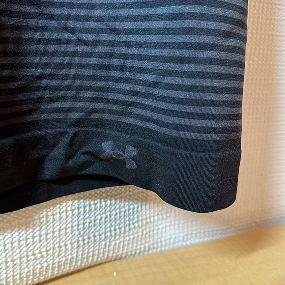 UNDER ARMOUR Womens Small Heat Gear Racer Black & Gray Performance Tank - Picture 2 of 3